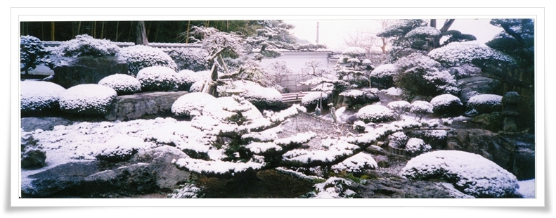 ～ 雪化粧をした冬の枯山水庭 - part.1 ～